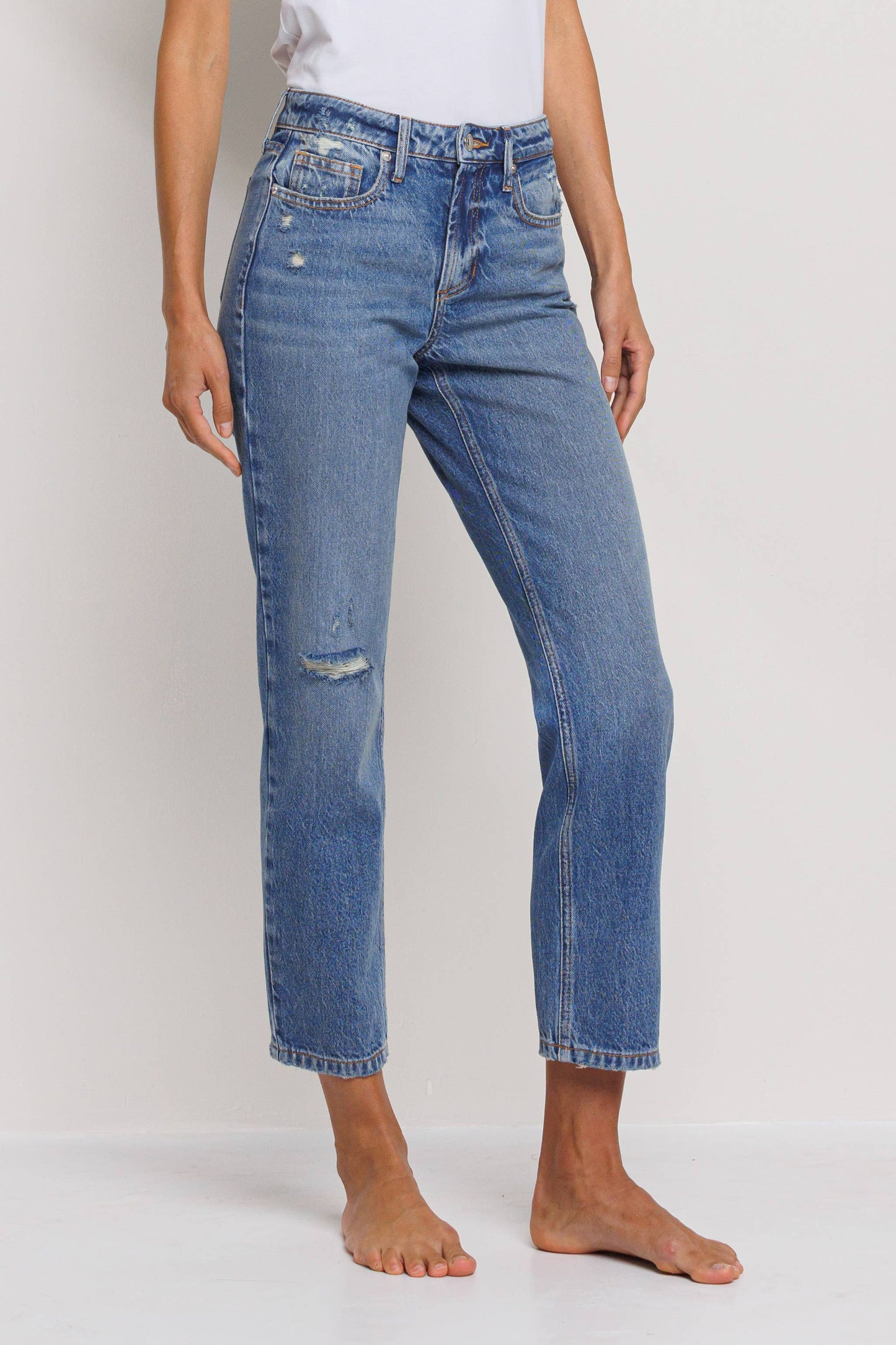 SB331 MID RISE SLIM STRAIGHT MEDIUM VINTAGE WASH JEANS