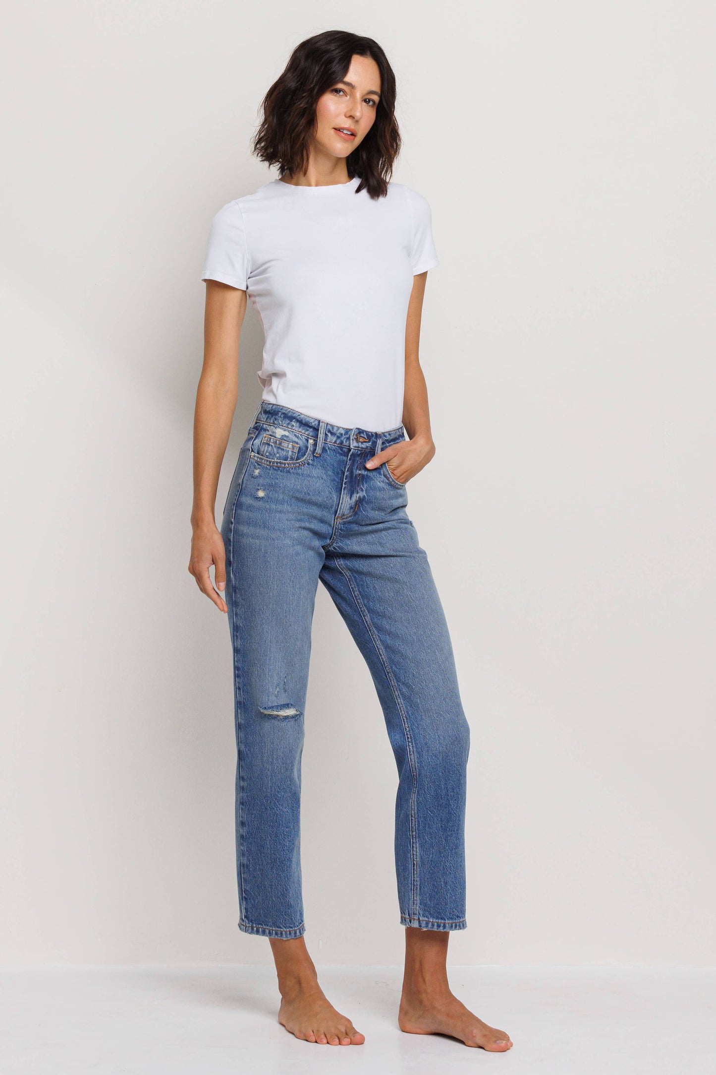 SB331 MID RISE SLIM STRAIGHT MEDIUM VINTAGE WASH JEANS