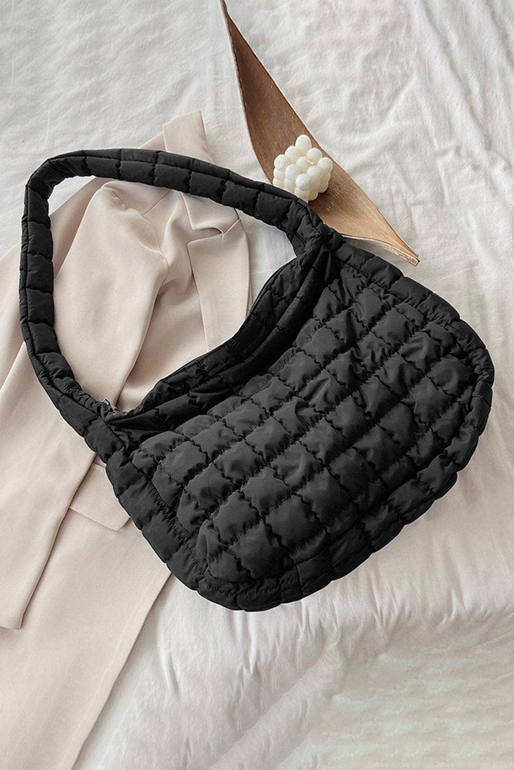 Flynn Quilted Handbag: ONE SIZE / Black