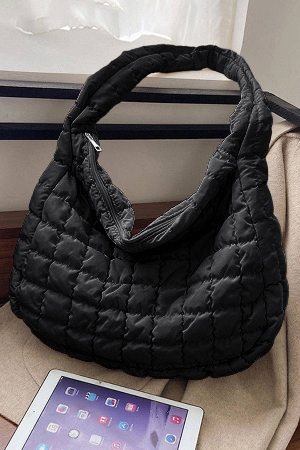 Flynn Quilted Handbag: ONE SIZE / Black