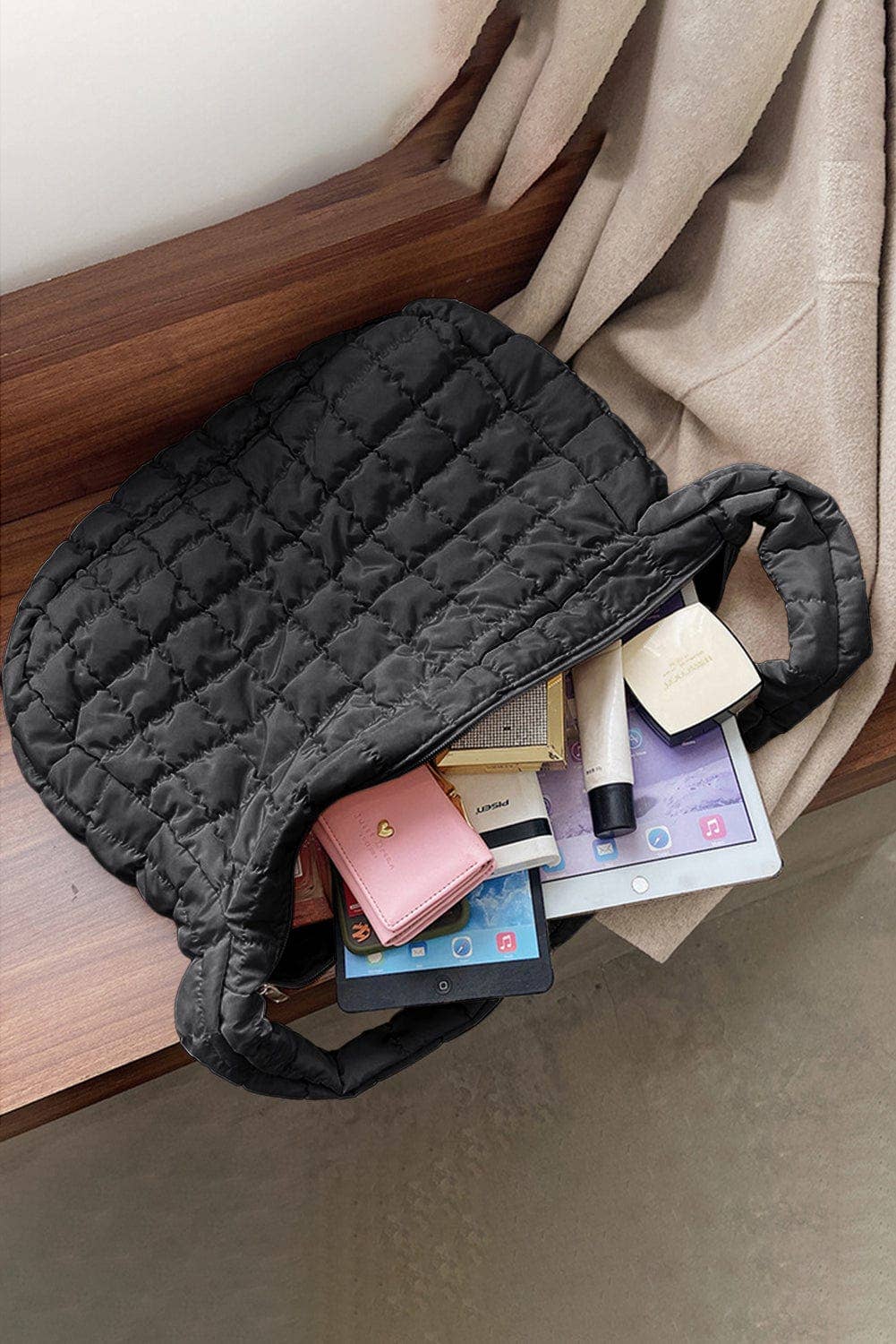 Flynn Quilted Handbag: ONE SIZE / Black