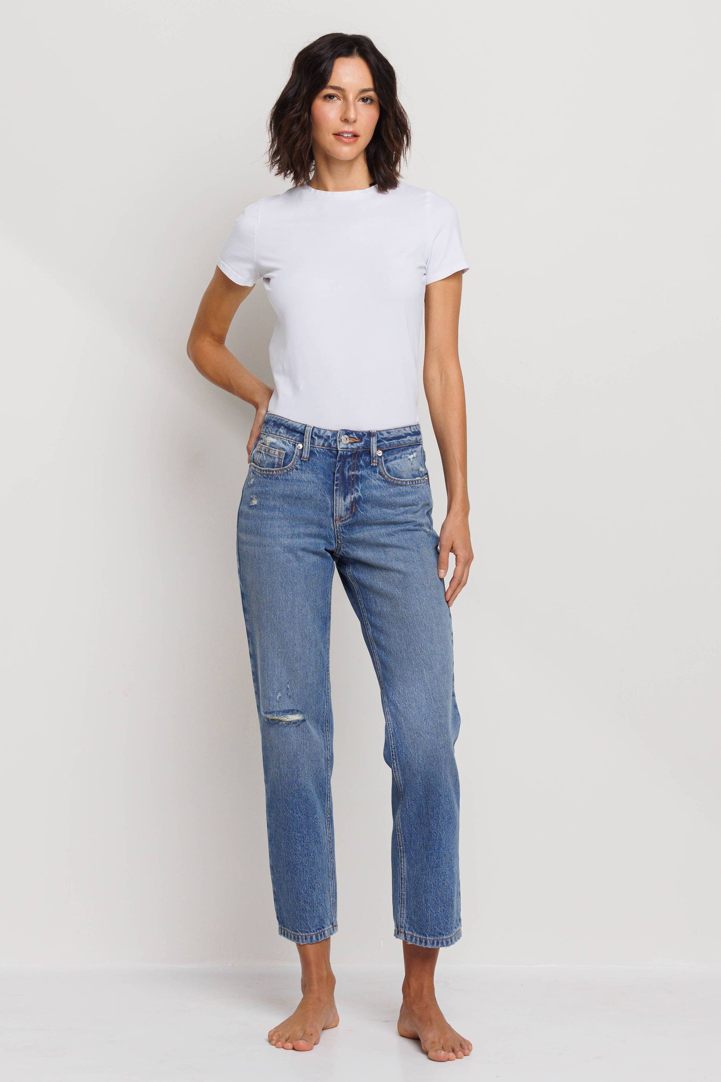 SB331 MID RISE SLIM STRAIGHT MEDIUM VINTAGE WASH JEANS