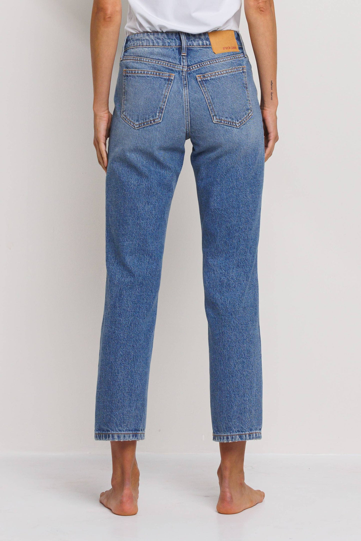 SB331 MID RISE SLIM STRAIGHT MEDIUM VINTAGE WASH JEANS